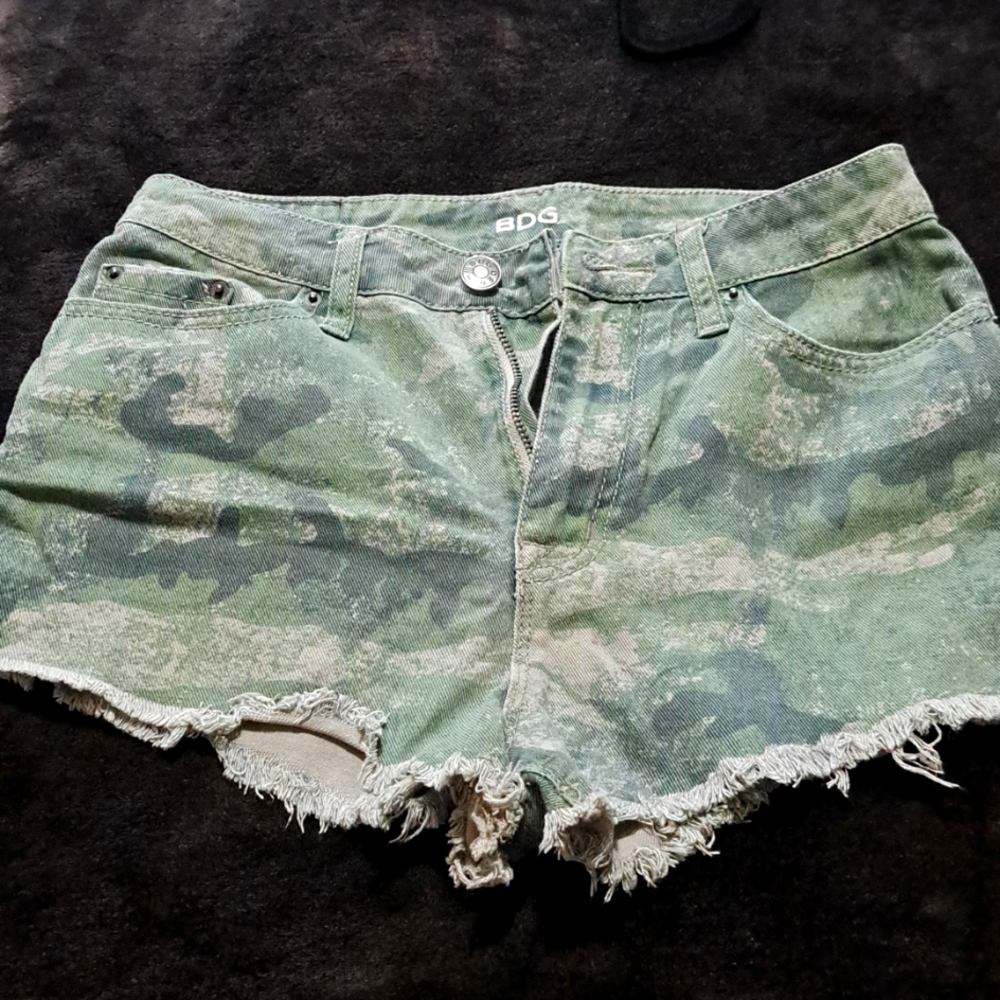 BDG- high rise cheeky. Size 26. CAMO